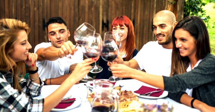 Ci vediamo a cena fuori Ci vediamo a cena fuori