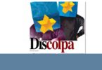Illustrazione con due figure umane che indossano scatole blu con stelle gialle simbolo dell’Unione Europea sul volto. In basso compare la scritta “Discolpa”, a richiamare il tema delle responsabilità scaricate sull’Europa.